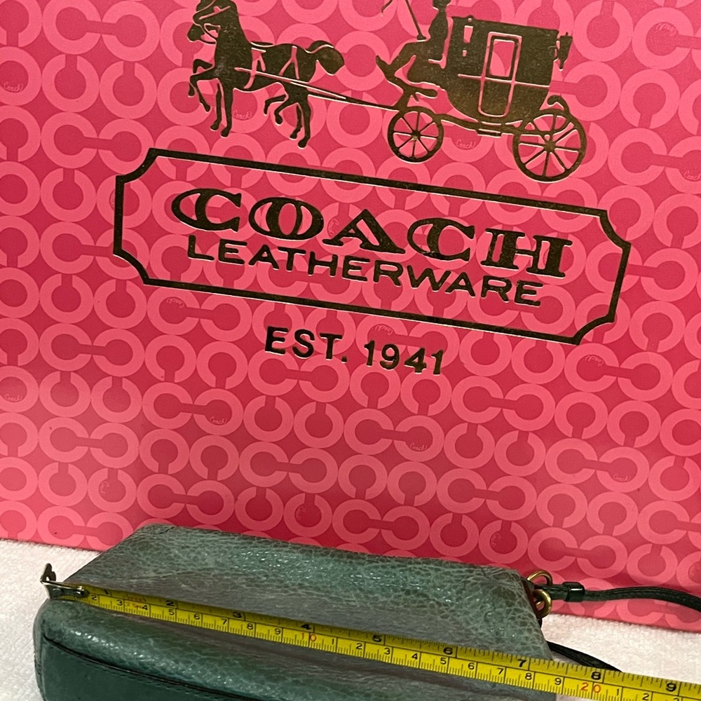 Coach Vintage Teal Green Leather Wristlet with Coach signature turn lock - Picture 8 of 8